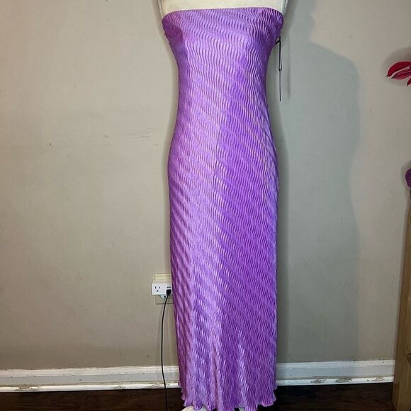 ASTR Plisse Tube Midi Dress - Picture 2 of 4